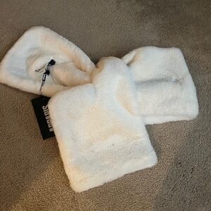 NWT Apparis Elegant Cream Faux Fur Scarf